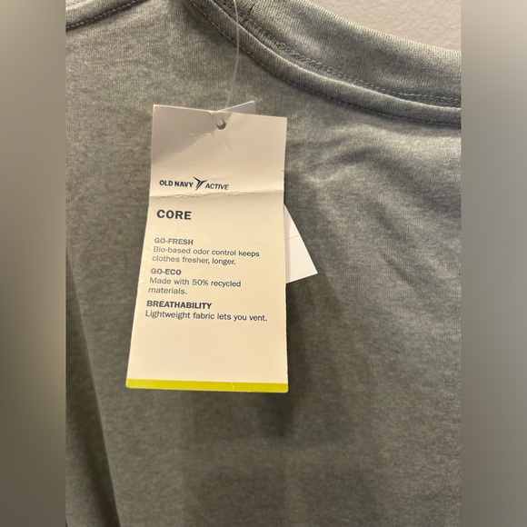 Old Navy Active Graphic Tee - Picture 3 of 4